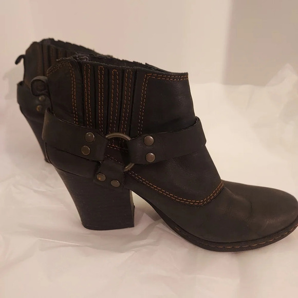 B.O.C Born on Concept Matte Black Leather Ankle Booties in Size 6 - Picture 6 of 12
